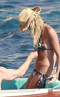 Elle MacPherson, Elle MacPherson BIKINI, Ibia find travel tour, Ibiza, Ibiza hostel, Ibiza hostel, Ibiza luxury travel, Ibizal hotel expensive, travel in ibiza, ibiza luxury hotel