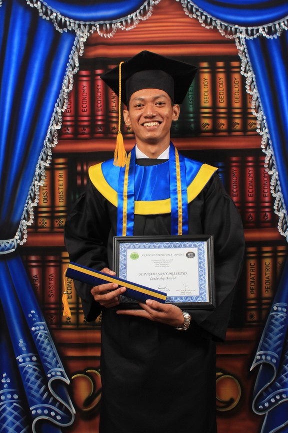 CONTOH FOTO WISUDA Portofolio Foto Yono Maulana