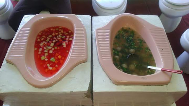 WC Dijadikan Tempat Makan BAKSO!! Emmm..Uenak!! 