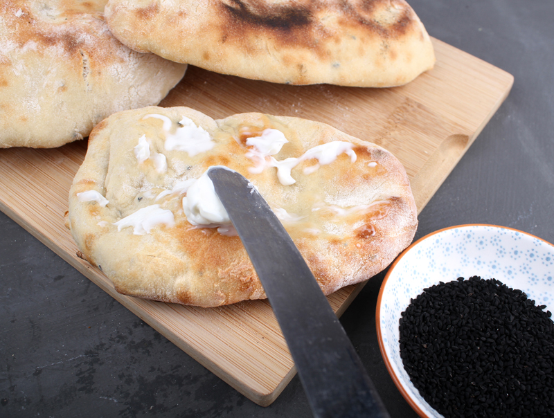 Oppskrift Beste Hjemmebakt Nanbrød Naanbrød Hjemmelaget Vegansk yoghurt Nigellafrø