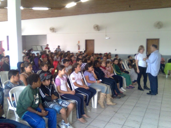 JORNADA VOCACIONAL EM ESCOLA DE MORRO GRANDE