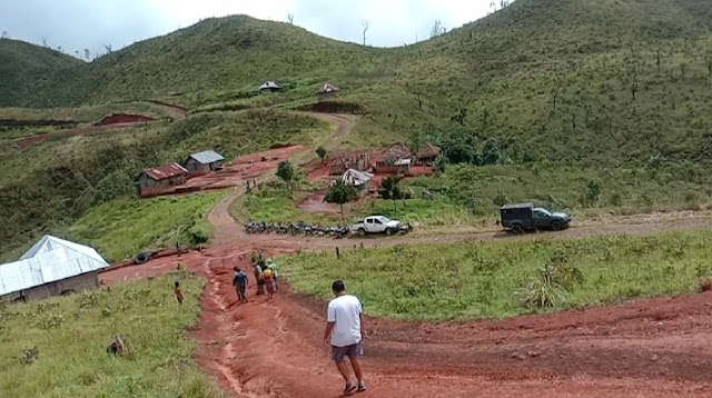 Amon Djobo Temani Maruli Simanjuntak Tinjau Lokasi Pompa Air Hidram di Mataru.lelemuku.com.jpg