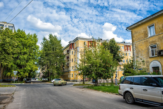 Перекресток улиц в городе