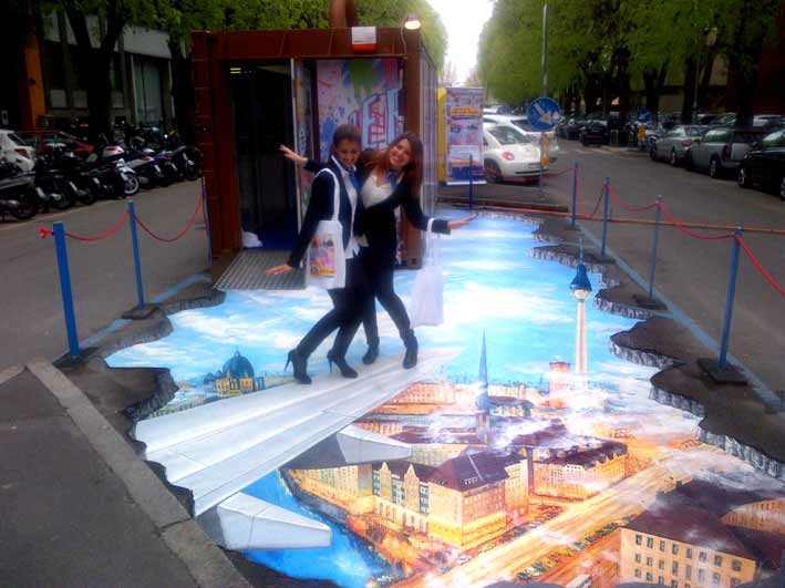 Street painting on canvas | Interesting Creative Designs