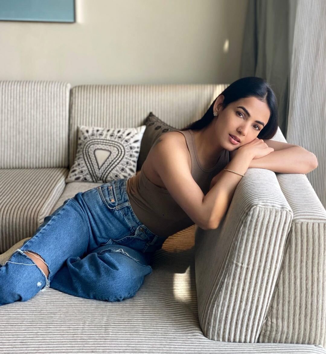 Sonal Chauhan is an Indian model, singer, and actress who predominantly works in Telugu and Hindi cinema. She has won beauty contests and made her debut as an actress in the movie Jannat. Born: May 16, 1987 (age 34 years), New Delhi, India Height: 1.65 m Her Body Figure  34-26-34.