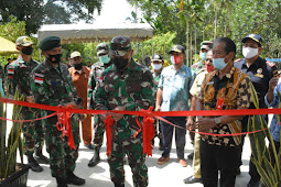 Izak Pangemanan Resmikan Perehaban Gereja St Theresia Yowong, Keerom