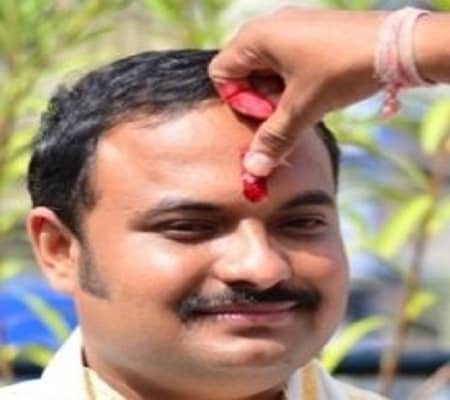 पिठ्यां या तिलक लगाने का महत्त्व, importance of applying tilak in kumaun