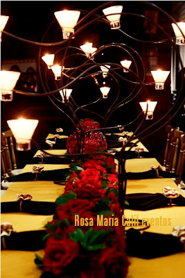 mesa família, porta guardanapo, candelabro, 15 anos, jardineira flores vermelhas