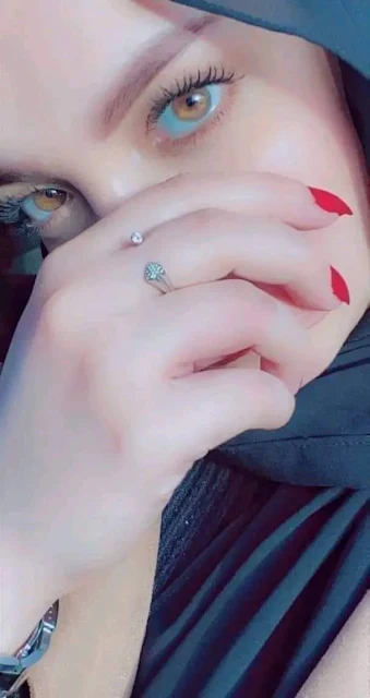 مجھ پر توجہ ہے ساری  اداسیوں کی