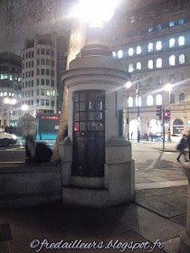 Londres Trafalgar Square poste police