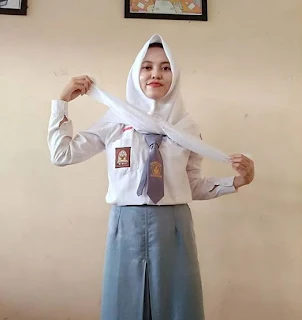 Siswi SMA Cantik Berjilbab