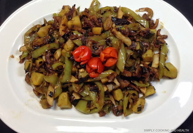 Curry chili (Banana pepper) stir fry with dry prawn.