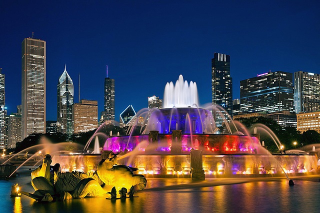 Buckingham Fountain có một vẻ đẹp lung linh vào buổi tối