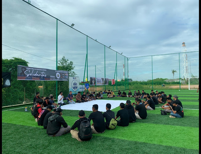 Sepuluh Aliansi Fans Club Sepak Bola Karimun Gelar Doa Bersama Terhadap Korban di Stadion Kanjuruhan Malang