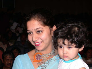 Sudha Rani with her daughter 
