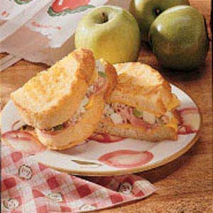 Christmas Apple Ham Grilled Cheese Recipe