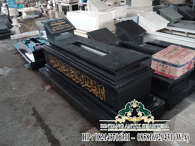 Makam Islam Batu Granit