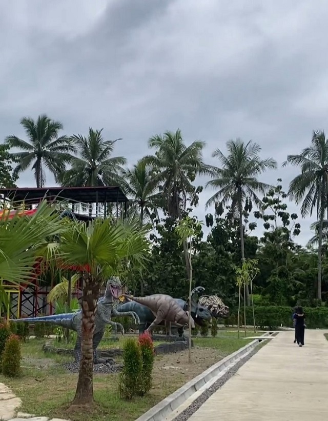 suasana borobudur land magelang