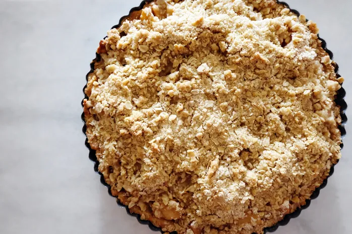 baked apple crumble tart