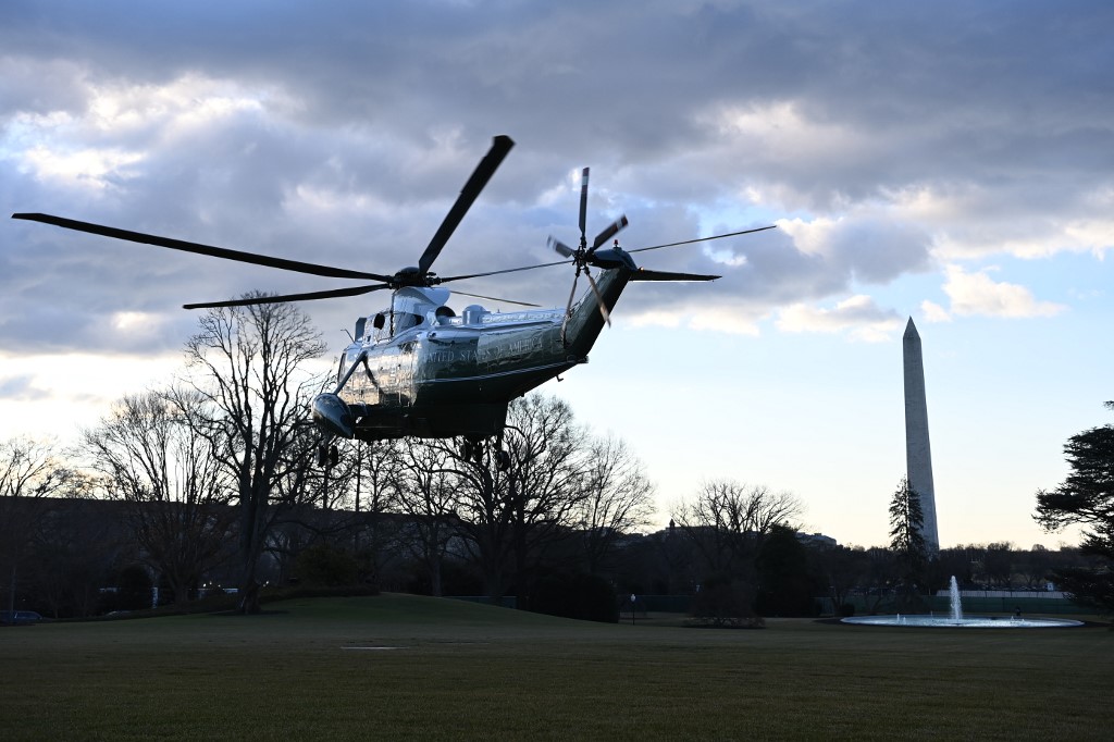 Donald Trump dejó la Casa Blanca y prometió: Vamos a volver