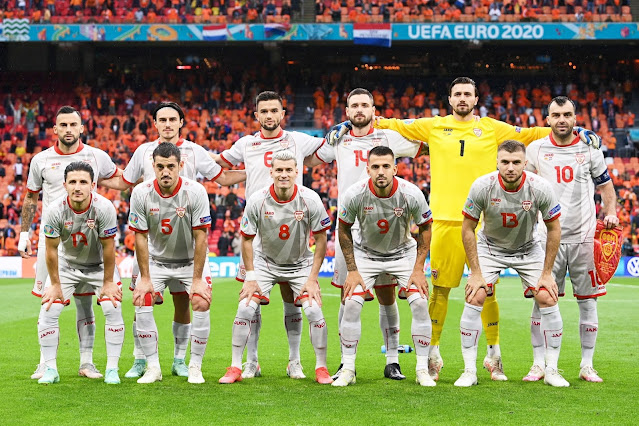 SELECCIÓN DE MACEDONIA DEL NORTE. Temporada 2020-21. Eljif Elmas, Darko Velkoski, Visar Musliu, Darko Velkoski, Stole Dimitrievski, Goran Pandev. Enis Bardi, Arijan Ademi, Ezgjan Alioski, Aleksandar Trajkovski, Stefan Ristovski. SELECCIÓN DE PAÍSES BAJOS 3 SELECCIÓN DE MACEDONIA DEL NORTE 0. 21/06/2021. Eurocopa 2020, XVI edición, fase de grupos, Grupo C, jornada 3. Ámsterdam, Países Bajos, Johan Cruyff Arena. GOLES: 1-0: 24’, Memphis Depay. 2-0: 51’, Georginio Wijnaldum. 3-0: 58’, Georginio Wijnaldum.