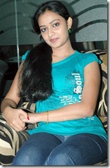 Divya_Padmini_sitting