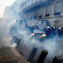 «Κίτρινα Γιλέκα»: Συγκρούσεις και δακρυγόνα στο κέντρο του Παρισιού - Εκατοντάδες προσαγωγές (Live Video-Photos)  