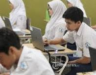 [SoalSiswa.blogspot.com] Anak SMP sedang melaksanakan Ujian, gurujumi