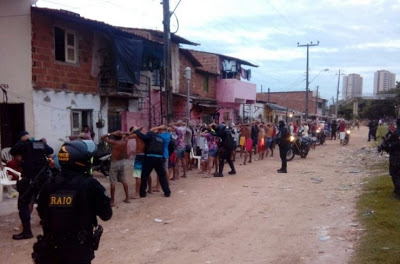 Polícia encerra festa de Carnaval de facção criminosa e detém 67 pessoas