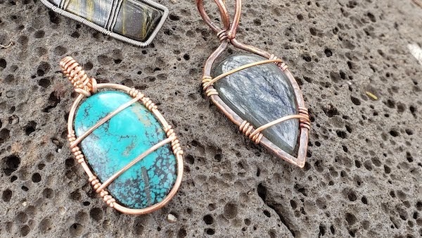 Easy Wire Wrapped Cabochon Tutorials with Secure Horizontal Holds