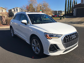 Front 3/4 view of 2019 Audi Q3 S Line quattro