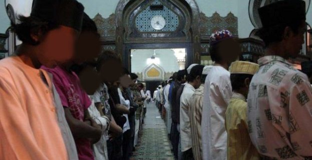 Shalat Tarawih 23 Raka'at dengan Ngebut Apa Sah ?? Ini 