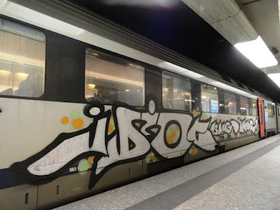 declaration d’amour en graffiti sur un train