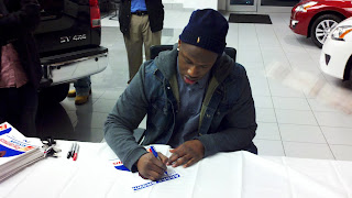 Andre Brown Signing Autograph Picture