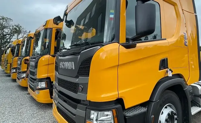 Frota de caminhões Scania zero km da Transportadora Print