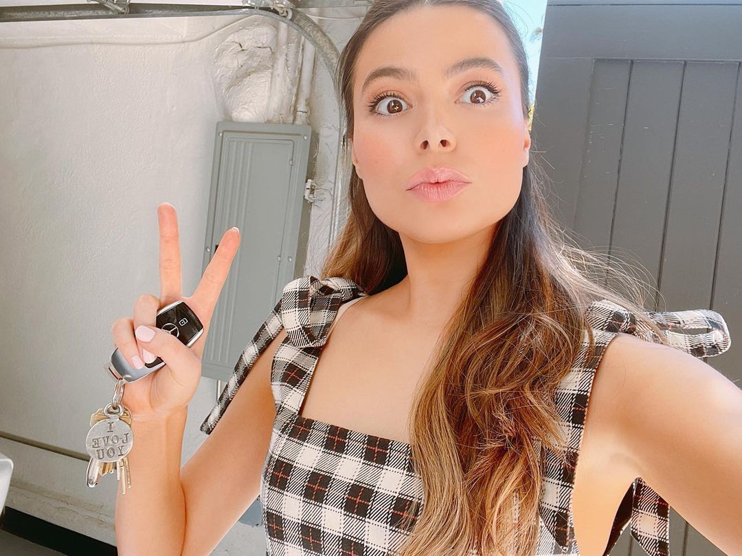 Miranda Cosgrove Cute Selfies on Social Media