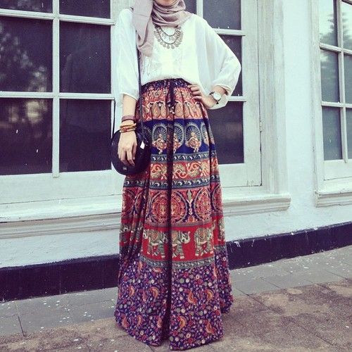 Model Rok Panjang Untuk Berhijab Dengan Motif Unik