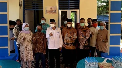 Wako Resmikan Bedah Rumah Warga Tak Layak Huni Bantuan Perumda Air Minum Kota Padang di Kampung Koto