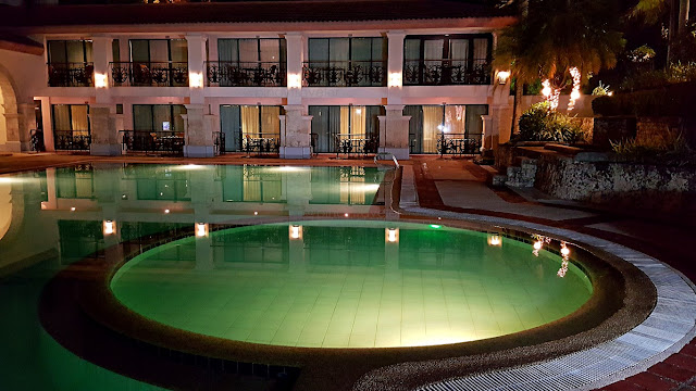 swimming pool of Waterfront Mactan Airport Hotel & Casino