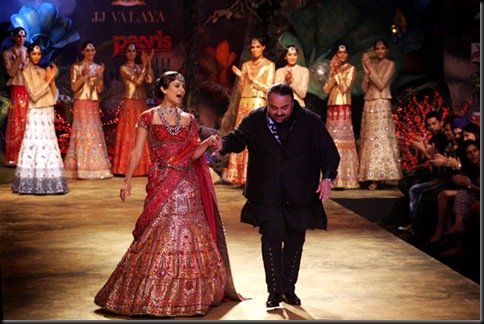 Kangana Ranaut Walks Ramp for the JJ Valaya1