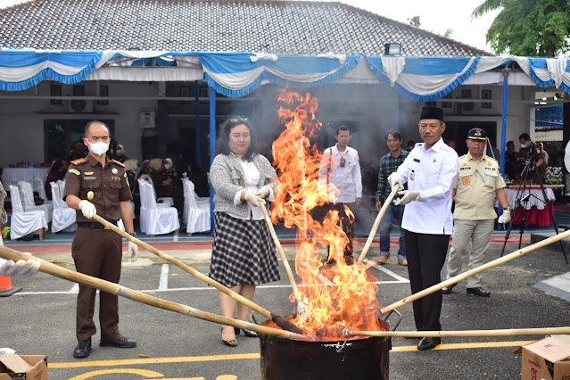 Kejari OKI Musnahkan Barang Bukti 159 Kasus, Narkoba hingga Senpira 