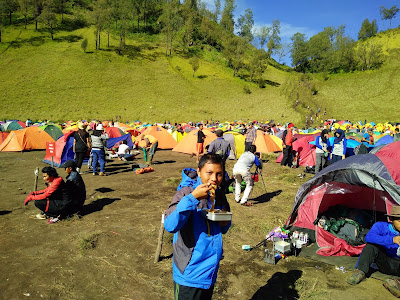 Ngemie-pinggiran-ranu-kumbolo.jpg