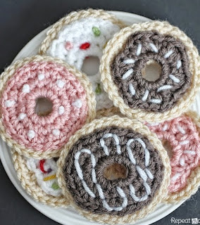 http://translate.googleusercontent.com/translate_c?depth=1&hl=es&rurl=translate.google.es&sl=en&tl=es&u=http://www.repeatcrafterme.com/2014/06/crochet-donuts.html&usg=ALkJrhiM2L8BBCuj1wZZB55zeLicb1YRCQ