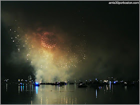 Día de la Independencia 2015 en Boston: Fuegos Artificiales en el Río Charles