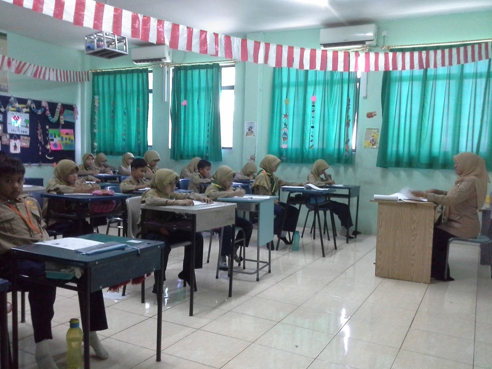 Pelaksanaan UAS kelas 1 5 SD Muhammadiyah Plus dan SDN 01 Batam Kota