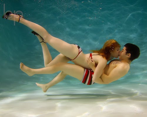 kiss in water