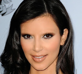 Kim Kardashian with no eyebrows www.thebrighterwriter.blogspot.com