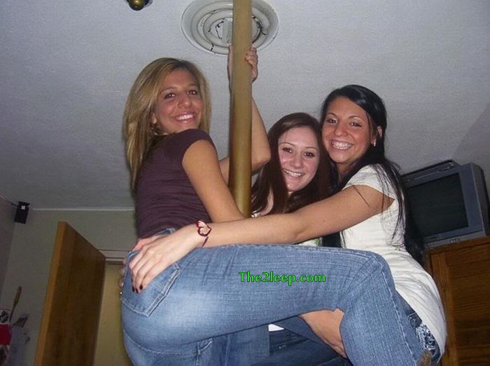 Girls Pole Dancing