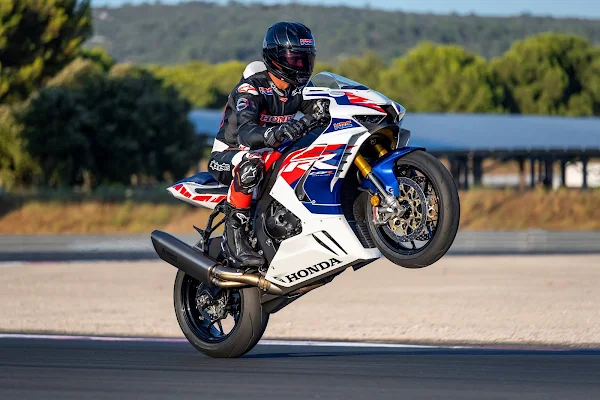 HONDA-CBR 1000RR-R FIREBLADE