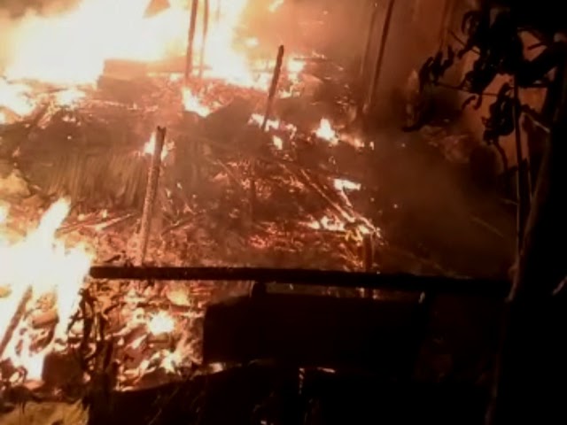 Ditinggal Ke Masjid ; Rumah Sumiyati Ludes Terbakar